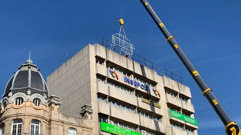 La gran publicidad que corona el Complejo Santo Domingo cambia para actualizarse este domingo.