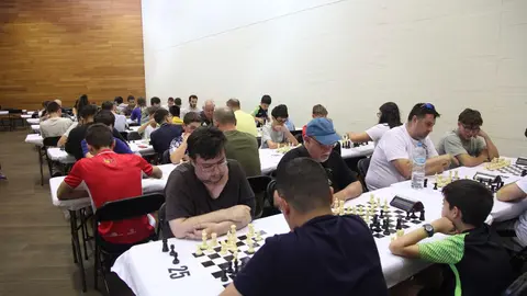 Decenas de jugadores aficionados se dieron cita en el torneo Blitz. Foto: Luque