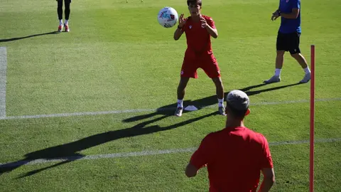 Raúl Llona marca el rumbo de la nueva temporada en Segunda División y pide paciencia ante un mercado lento pero firme: 