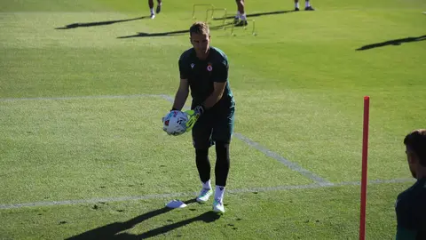 Raúl Llona marca el rumbo de la nueva temporada en Segunda División y pide paciencia ante un mercado lento pero firme: 