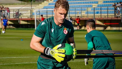La Cultural y Deportiva Leonesa inició este lunes su pretemporada con una mezcla de ilusión, ambición y responsabilidad. El regreso al fútbol profesional tras el ascenso a Segunda División supone un reto de altura, y desde la directiva se muestran convencidos del proyecto.