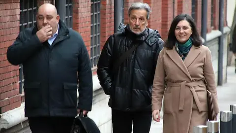 El Tribunal Supremo ha confirmado la condena de 16 años y 11 meses de cárcel impuesta a Pedro Muñoz Fernández, exconcejal del Ayuntamiento de Ponferrada, por un caso de extrema violencia de género cometido contra su entonces esposa, Raquel Díaz Álvarez. En las fotografías, imágenes de las sesiones del juicio. Fotos: Peio García