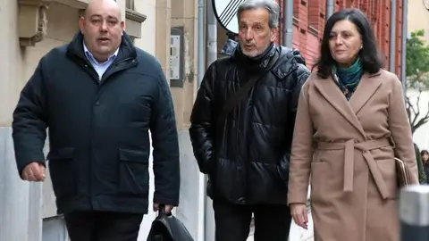 El Tribunal Supremo ha confirmado la condena de 16 años y 11 meses de cárcel impuesta a Pedro Muñoz Fernández, exconcejal del Ayuntamiento de Ponferrada, por un caso de extrema violencia de género cometido contra su entonces esposa, Raquel Díaz Álvarez. En las fotografías, imágenes de las sesiones del juicio. Fotos: Peio García