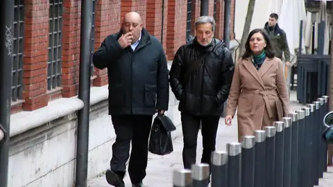 PEl Tribunal Supremo ha confirmado la condena de 16 años y 11 meses de cárcel impuesta a Pedro Muñoz Fernández, exconcejal del Ayuntamiento de Ponferrada, por un caso de extrema violencia de género cometido contra su entonces esposa, Raquel Díaz Álvarez. En las fotografías, imágenes de las sesiones del juicio. Fotos: Peio García
