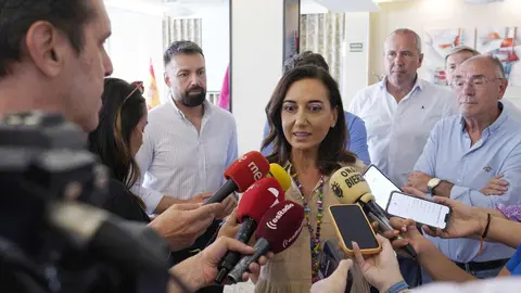 La Unión del Pueblo Leonés (UPL) ha dado este lunes un nuevo paso en su reorganización interna tras el último congreso del partido, con la constitución de su nuevo Consejo General, celebrado en Ponferrada. La formación leonesista escenifica así su apuesta por el Bierzo, “una comarca esencial dentro del proyecto político de la UPL”, en palabras de su nueva secretaria general, Alicia Gallego. Fotos: César Sánchez