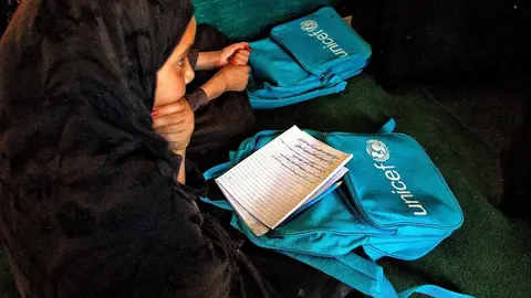 Un grupo de alumnas del la escuela rural comunitaria de Koz Dawlatkhil en la región afgana de Paktia. Foto: Alfonso F. Reca