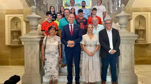 Ayuntamiento y Diputación reciben a luchadores y autoridades en el marco del Congreso Internacional de Artes Marciales y Deportes de Combate