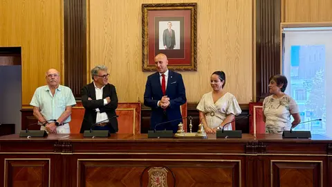 Ayuntamiento y Diputación reciben a luchadores y autoridades en el marco del Congreso Internacional de Artes Marciales y Deportes de Combate