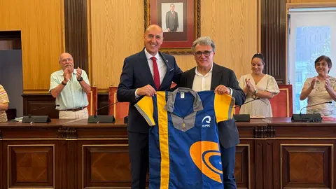 Ayuntamiento y Diputación reciben a luchadores y autoridades en el marco del Congreso Internacional de Artes Marciales y Deportes de Combate