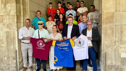Ayuntamiento y Diputación reciben a luchadores y autoridades en el marco del Congreso Internacional de Artes Marciales y Deportes de Combate