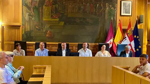 Ayuntamiento y Diputación reciben a luchadores y autoridades en el marco del Congreso Internacional de Artes Marciales y Deportes de Combate