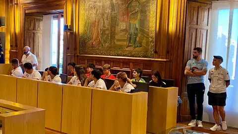 Ayuntamiento y Diputación reciben a luchadores y autoridades en el marco del Congreso Internacional de Artes Marciales y Deportes de Combate