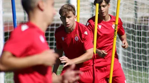La Cultural Leonesa se prepara lejos del Reino con seis amistosos confirmados. El conjunto leonés afrontará toda su pretemporada como visitante por las obras en el césped del estadio; el 6 de agosto disputará dos partidos en la misma jornada. Fotos: CyDLeonesa
