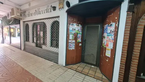 Pasaje San Agustín: del bullicio al olvido. Ubicado en el corazón de León, el que fuera un punto vibrante de comercio hoy luce completamente vacío. Nueve locales cerrados resumen una decadencia sin freno que comenzó hace años.