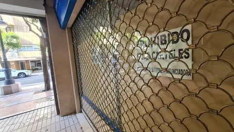 Pasaje San Agustín: del bullicio al olvido. Ubicado en el corazón de León, el que fuera un punto vibrante de comercio hoy luce completamente vacío. Nueve locales cerrados resumen una decadencia sin freno que comenzó hace años.