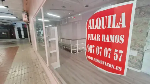 Pasaje San Agustín: del bullicio al olvido. Ubicado en el corazón de León, el que fuera un punto vibrante de comercio hoy luce completamente vacío. Nueve locales cerrados resumen una decadencia sin freno que comenzó hace años.