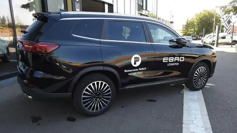 La ciudad de León cuenta ya oficialmente con un nuevo concesionario de la renacida marca EBRO. Desde este jueves, EBRO Leomotor León opera como concesionario oficial en Avenida Madrid, 116, en unas modernas instalaciones que ya han comenzado la entrega de vehículos y donde puede visitarse una amplia exposición de modelos SUV de la firma.