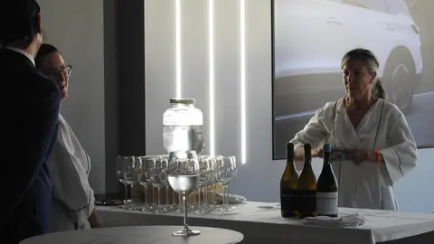 La ciudad de León cuenta ya oficialmente con un nuevo concesionario de la renacida marca EBRO. Desde este jueves, EBRO Leomotor León opera como concesionario oficial en Avenida Madrid, 116, en unas modernas instalaciones que ya han comenzado la entrega de vehículos y donde puede visitarse una amplia exposición de modelos SUV de la firma.