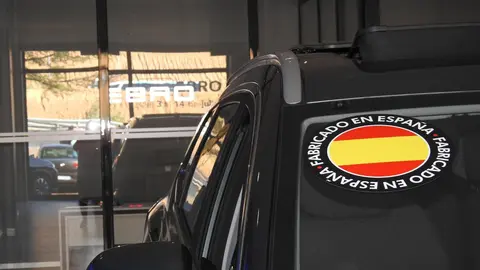 La ciudad de León cuenta ya oficialmente con un nuevo concesionario de la renacida marca EBRO. Desde este jueves, EBRO Leomotor León opera como concesionario oficial en Avenida Madrid, 116, en unas modernas instalaciones que ya han comenzado la entrega de vehículos y donde puede visitarse una amplia exposición de modelos SUV de la firma.