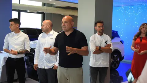 La ciudad de León cuenta ya oficialmente con un nuevo concesionario de la renacida marca EBRO. Desde este jueves, EBRO Leomotor León opera como concesionario oficial en Avenida Madrid, 116, en unas modernas instalaciones que ya han comenzado la entrega de vehículos y donde puede visitarse una amplia exposición de modelos SUV de la firma.