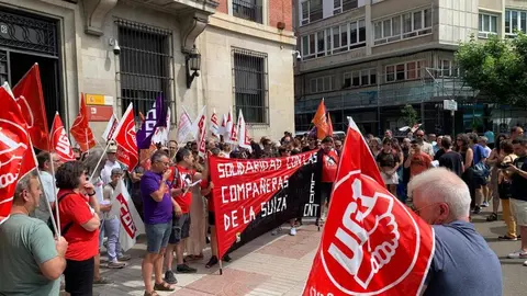 Concentración en apoyo a la liberación de las '6 de la Suiza' este viernes en León. Foto: A.F.R.