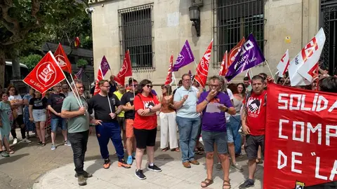 Concentración en apoyo a la liberación de las '6 de la Suiza' este viernes en León. Foto: A.F.R.