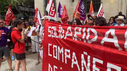 Concentración en apoyo a la liberación de las '6 de la Suiza' este viernes en León. Foto: A.F.R.