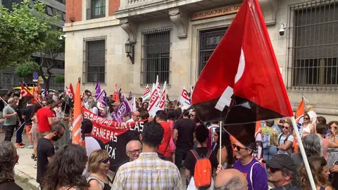 Concentración en apoyo a la liberación de las '6 de la Suiza' este viernes en León. Foto: A.F.R.