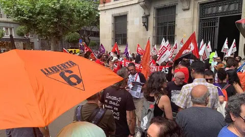 Concentración en apoyo a la liberación de las '6 de la Suiza' este viernes en León. Foto: A.F.R.