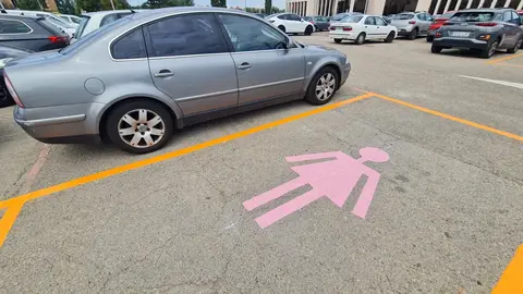 Plazas de aparcamiento para mujeres en León capital.