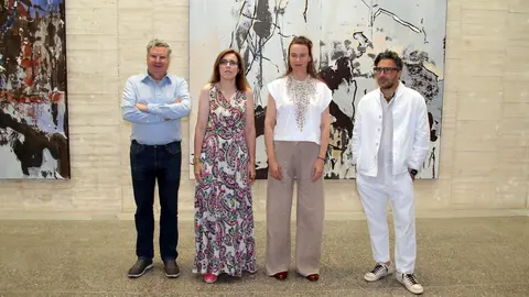 La directora general de Políticas Culturales, Inmaculada Martínez, presenta las próximas exposiciones del Museo de Arte Contemporáneo de Castilla y León con el director del MUSAC, Álvaro Rodríguez Fominaya. Foto: Peio García