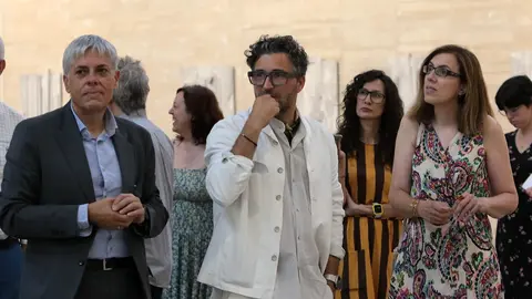 La directora general de Políticas Culturales, Inmaculada Martínez, presenta las próximas exposiciones del Museo de Arte Contemporáneo de Castilla y León con el director del MUSAC, Álvaro Rodríguez Fominaya. Foto: Peio García