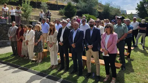 La localidad leonesa de Peranzanes acogió este viernes el acto conmemorativo del 25 aniversario del primer izado de la bandera del Bierzo por el entonces presidente del Consejo Comarcal del Bierzo, Jesús Esteban, así como “la consolidación del sentimiento berciano” tras “tiempos complicados en los que no había unanimidad respecto a la bandera”.