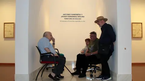 El Centro Leonés de Arte acoge la muestra ‘Antonio Gamoneda y Javier Fernández de Molina, territorio de diálogo’. Foto: Peio García