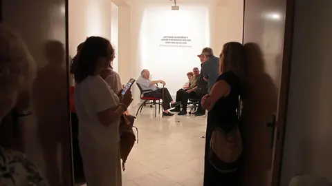 El Centro Leonés de Arte acoge la muestra ‘Antonio Gamoneda y Javier Fernández de Molina, territorio de diálogo’. Foto: Peio García