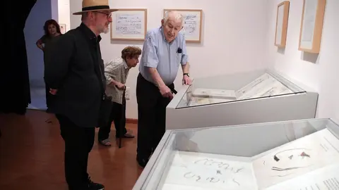 El Centro Leonés de Arte acoge la muestra ‘Antonio Gamoneda y Javier Fernández de Molina, territorio de diálogo’. Foto: Peio García