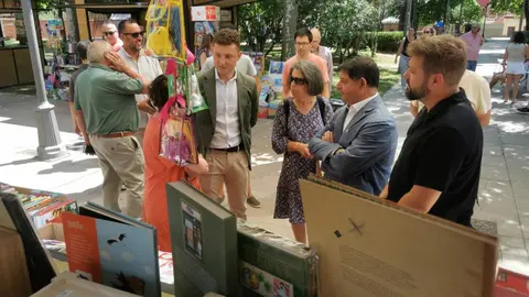Valencia de Don Juan ha inaugurado esta mañana la XII Feria del Libro y Disco y IV Feria del Circo.