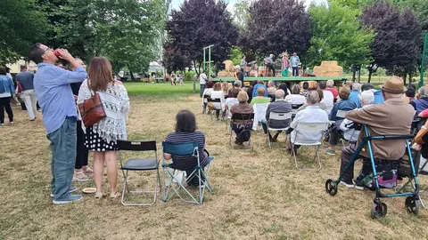 Vega de los Árboles vive un julio de jazz con conciertos al aire libre, lleno total en sus dos primeras citas y artistas de primera línea como Blue Trane, Cova Villegas, Rubén Díaz Quintet y Sonya Rubín. En la imagen, la brillante jornada musical de este sábado.