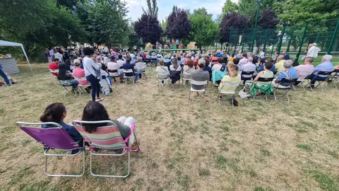 Vega de los Árboles vive un julio de jazz con conciertos al aire libre, lleno total en sus dos primeras citas y artistas de primera línea como Blue Trane, Cova Villegas, Rubén Díaz Quintet y Sonya Rubín. En la imagen, la brillante jornada musical de este sábado.