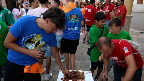 Las peñas de Santa Marina del Rey encienden los fogones de las XVI Jornadas Gastronómicas del Ajo