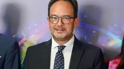 El secretario de Estado de Telecomunicaciones e Infraestructuras Digitales, Antonio Hernando Vera, preside la inauguración de la décima edición del Cybersecurity Summer BootCamp 2025. También participan la secretaria ejecutiva del Comité Interamericano contra el Terrorismo de la Organización de Estados Americanos, Alison August Treppel; la embajadora observadora permanente de la OEA, Carmen Montón; el director general del Instituto Nacional de Ciberseguridad, Félix Barrio, y el alcalde de León, José Antonio Diez. Foto: Campillo