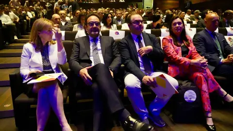 El secretario de Estado de Telecomunicaciones e Infraestructuras Digitales, Antonio Hernando Vera, preside la inauguración de la décima edición del Cybersecurity Summer BootCamp 2025. También participan la secretaria ejecutiva del Comité Interamericano contra el Terrorismo de la Organización de Estados Americanos, Alison August Treppel; la embajadora observadora permanente de la OEA, Carmen Montón; el director general del Instituto Nacional de Ciberseguridad, Félix Barrio, y el alcalde de León, José Antonio Diez. Foto: Campillo