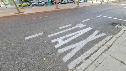 León, con más de 122.000 habitantes censados, enfrenta un problema estructural que condiciona la vida diaria de residentes y visitantes: solo dispone de 179 taxis activos, una cifra insuficiente que se traduce en largas esperas, servicios que nunca llegan y una percepción creciente de abandono por parte del sistema de transporte público.