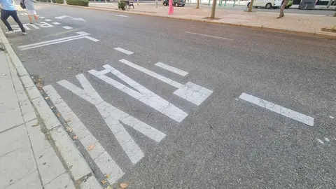 León, con más de 122.000 habitantes censados, enfrenta un problema estructural que condiciona la vida diaria de residentes y visitantes: solo dispone de 179 taxis activos, una cifra insuficiente que se traduce en largas esperas, servicios que nunca llegan y una percepción creciente de abandono por parte del sistema de transporte público.