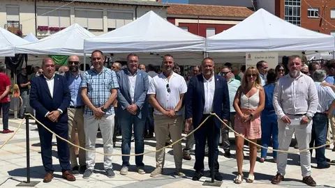 El presidente de la Diputación de León, Gerardo Álvarez Courel, ha participado este miércoles en la inauguración de la XXXIV edición de la Feria Agroganadera y del Ajo de Veguellina de Órbigo.
