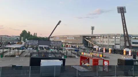 El aparcamiento del estadio Reino de León se transforma desde este jueves en un auténtico ‘hamburguesódromo’, con la llegada de The Champions Burger, el mayor festival gastronómico del país dedicado en exclusiva a la hamburguesa. Más de 15 food trucks de hamburgueserías de toda España aterrizan por primera vez en León, desplegando una oferta culinaria que promete superar todas las expectativas.