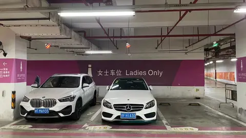 Plazas de estacionamiento para mujeres en China.