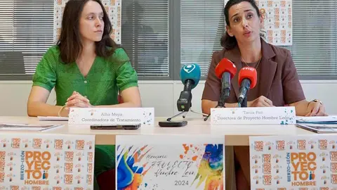 La directora de Proyecto Hombre León, Tania Paz Ramón, presenta la memoria anual de la entidad e informa sobre nuevos proyectos e iniciativas previstas para los próximos meses; junto a ella, la coordinadora, Alba Moya. Fotos: Campillo