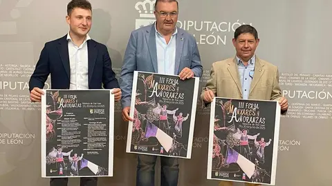 El vicepresidente de la Diputación de León, Roberto Aller, ha participado en la presentación de la III Feria Manxares y Añoranzas, que se celebra este fin de semana, 18 y 19 de julio, en Valencia de Don juan. En la presentación ha estado presente el alcalde de Valencia de Don Juan, José Jiménez, así como el concejal de Ferias y Mercados, Ángel Pérez Muñoz.