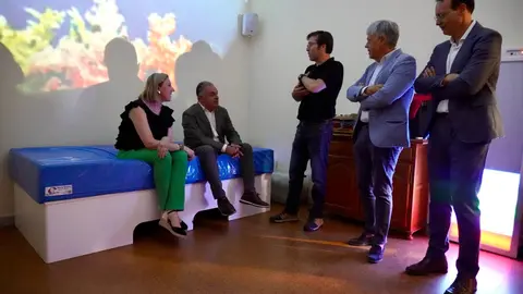 La vicepresidenta de la Junta y consejera de Familia e Igualdad de Oportunidades, Isabel Blanco, visita el centro social Las Cinco Llagas de Cáritas Diocesana de Astorga. Foto: Campillo